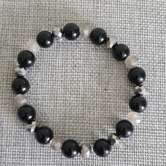 Handcrafted Glass Beaded Bead Black Silver Gray Stretch Bracelet - Picture 4 of 5